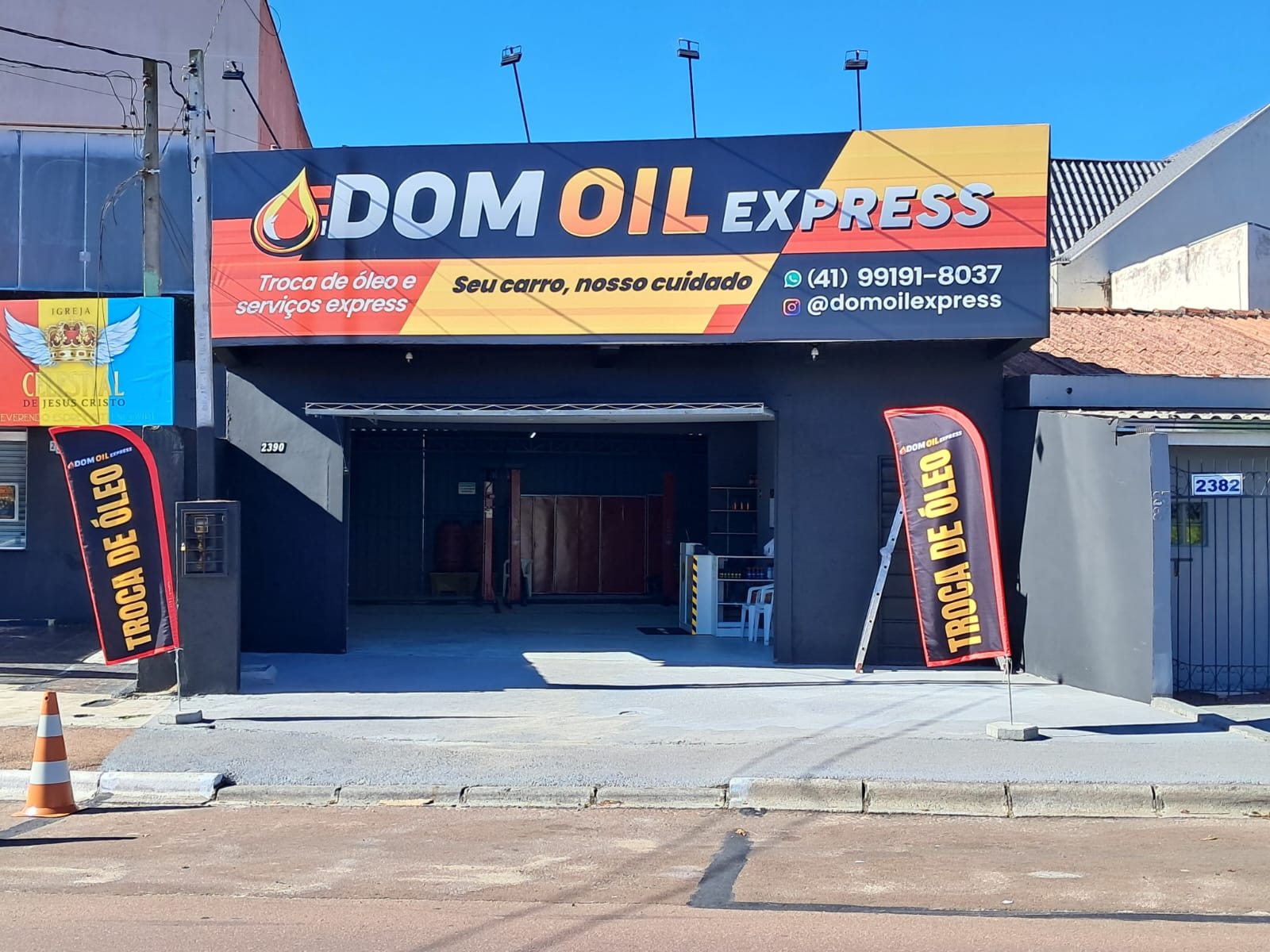Fachada da Dom Oil Express no Sítio Cercado